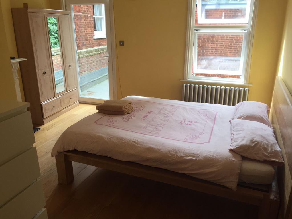 Apartment in Islington - View 2