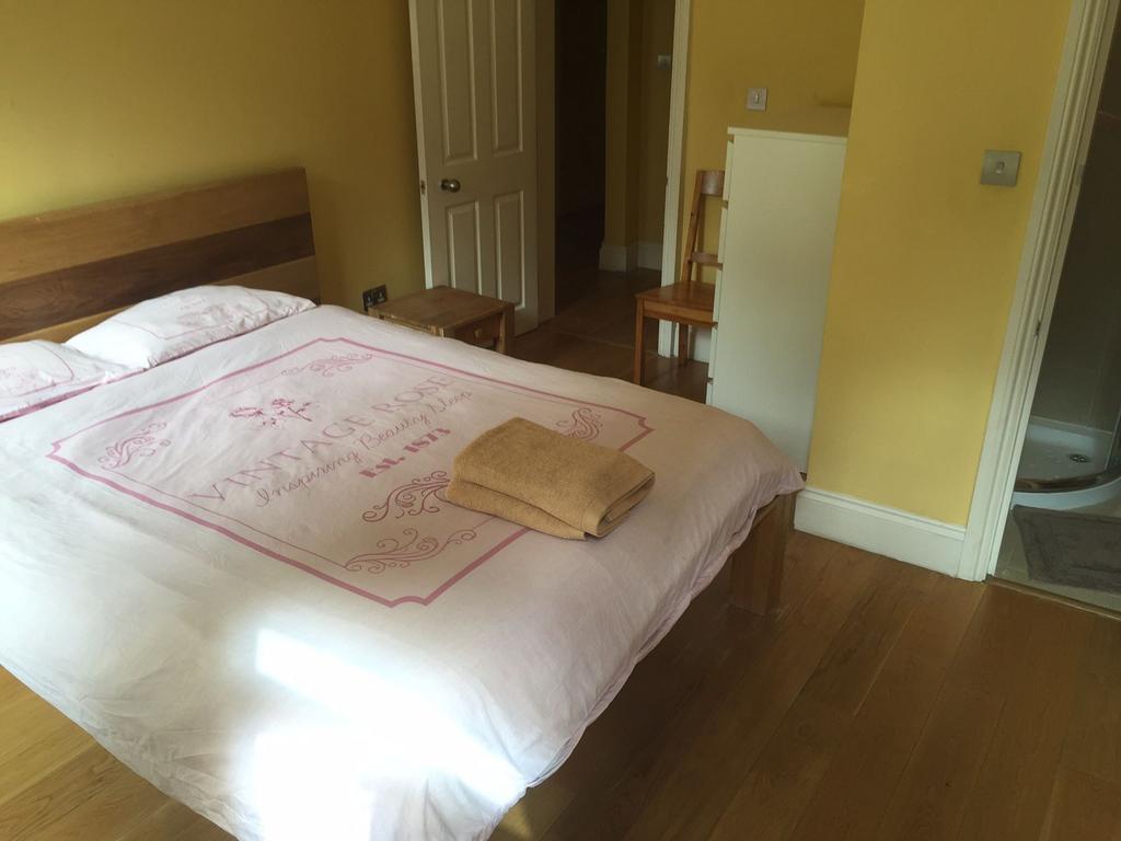 Apartment in Islington - View 3