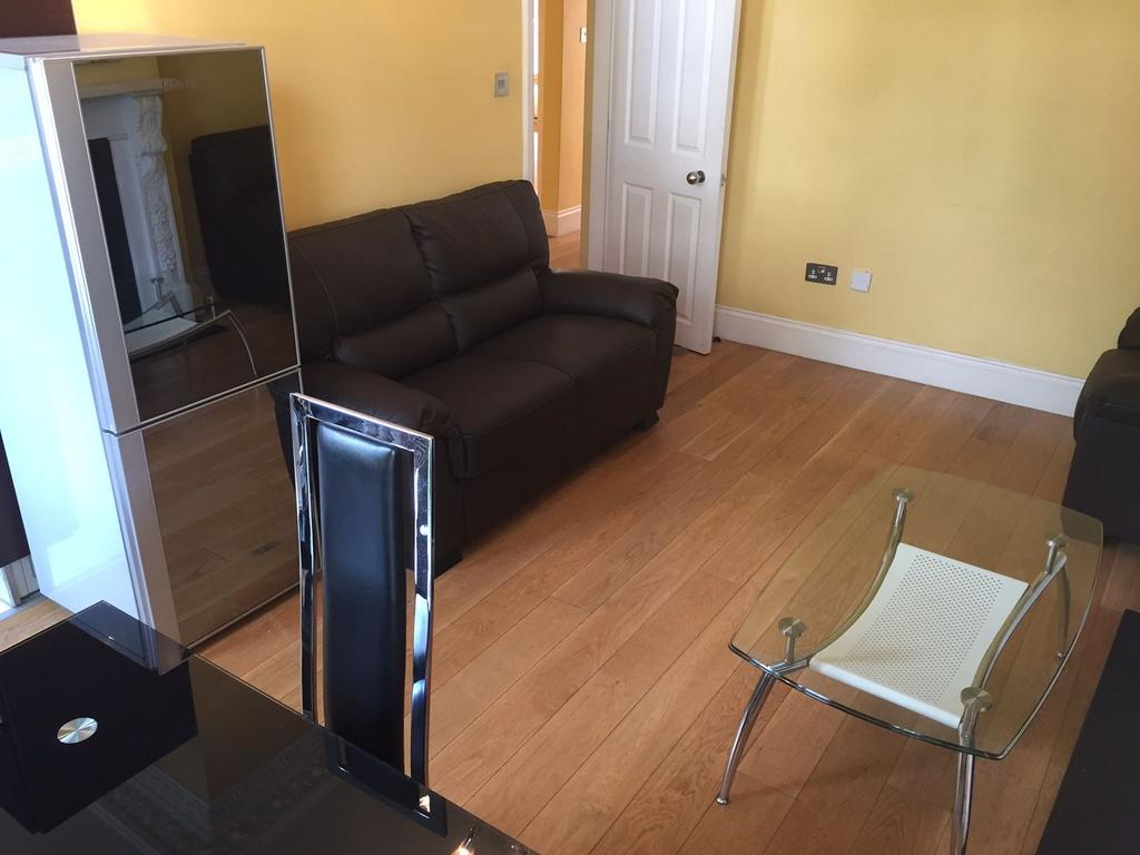 Apartment in Islington - More
