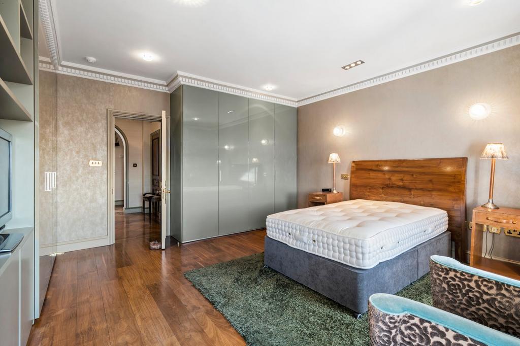 Apartment in London - More