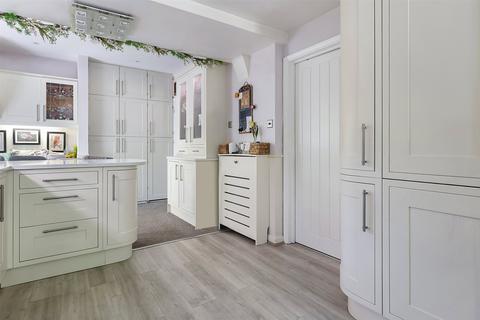 5 bedroom detached house for sale, Downs Way, Tadworth, Surrey, KT20