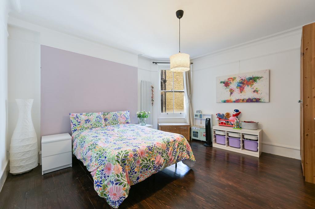 Apartment in London - More
