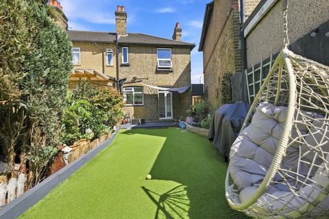 3 bedroom end of terrace house for sale, North Countess Road, London E17