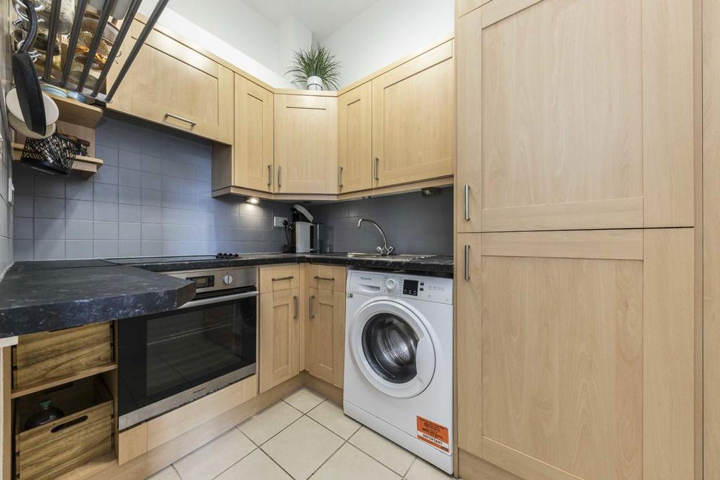 Apartment in London - View 3