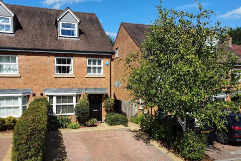 White Hill Close, Caterham, CR3