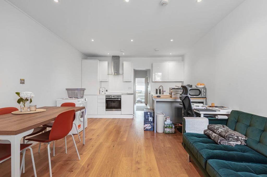 House in London - View 2