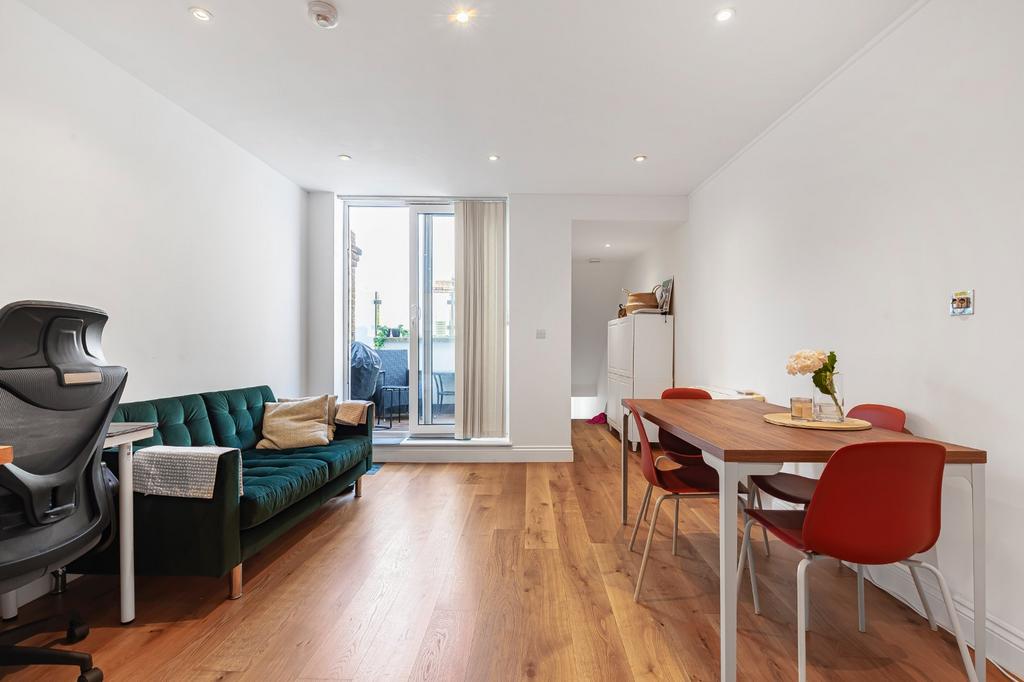 House in London - View 3