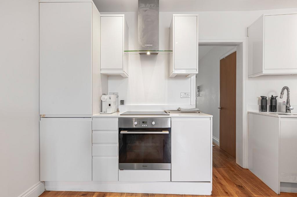 House in London - View 5