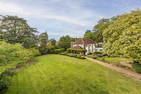 undefined, Oatlands Avenue, Weybridge, KT13