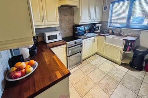 2 bedroom semi-detached house for sale, Victoria Avenue, Doncaster DN7