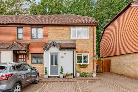 3 bedroom end of terrace house for sale, The Woodlands, Smallfield, Horley