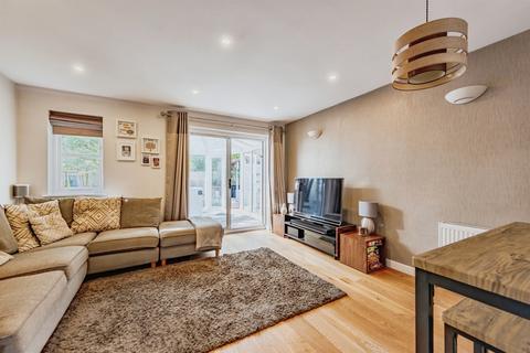 3 bedroom end of terrace house for sale, The Woodlands, Smallfield, Horley