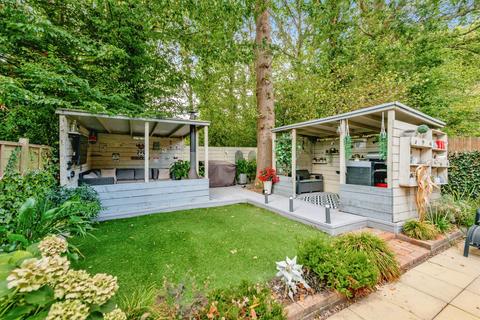 3 bedroom end of terrace house for sale, The Woodlands, Smallfield, Horley
