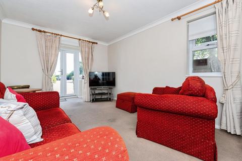 2 bedroom apartment for sale, Mullender Court, Gravesend DA12