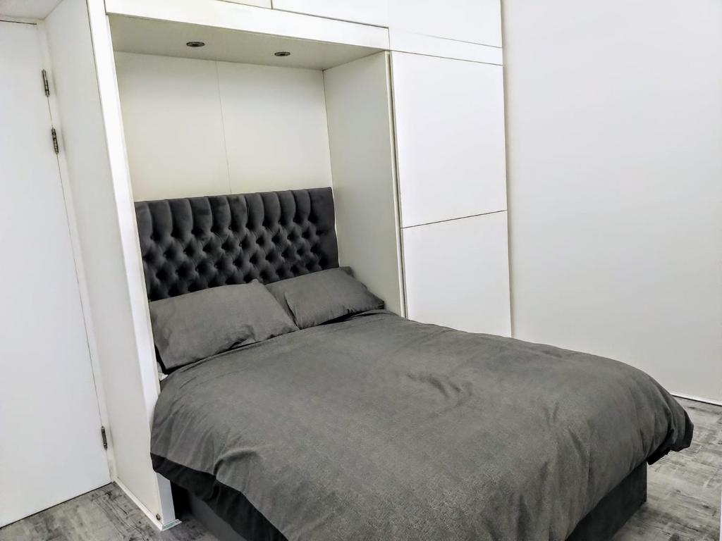 Apartment in Salford, Greater Manchester - View 3