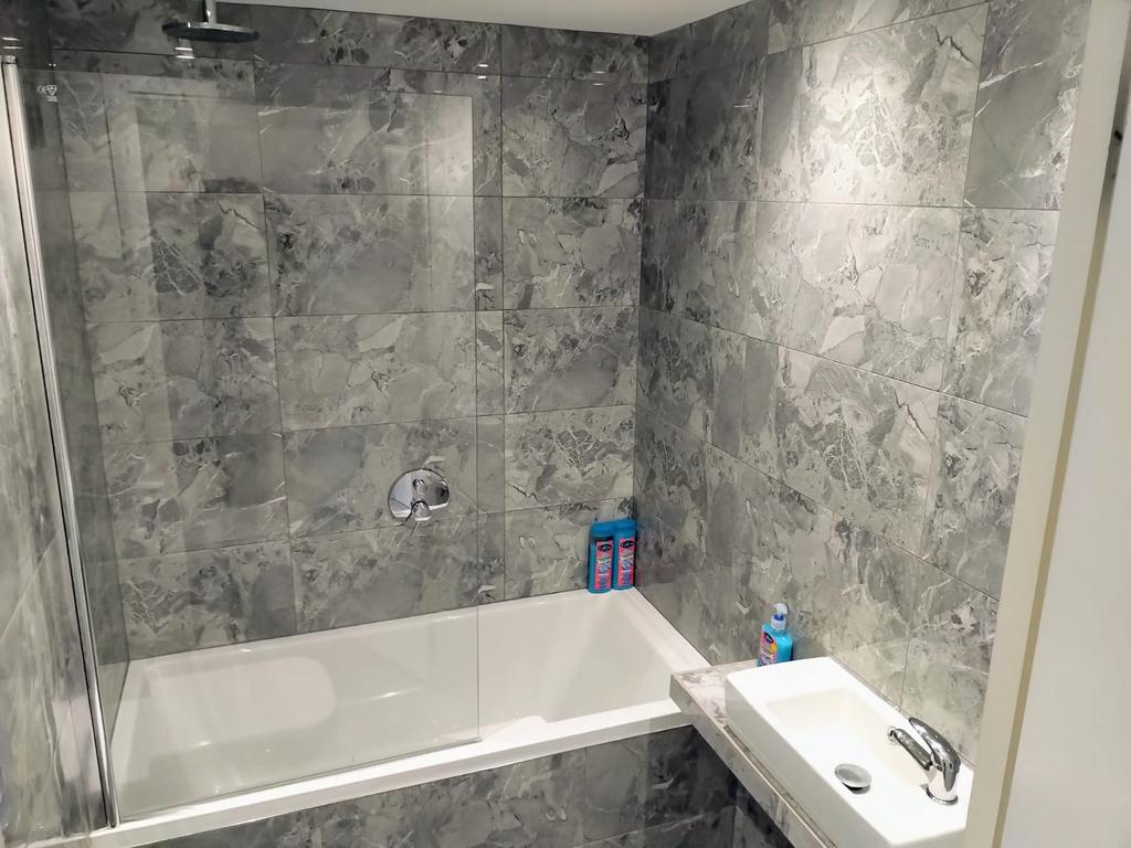 Apartment in Salford, Greater Manchester - View 5