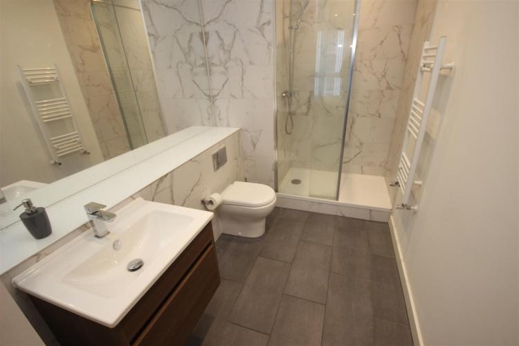 Apartment in Salford, Greater Manchester - View 5