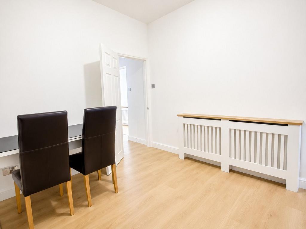 Apartment in Thornton Heath - More