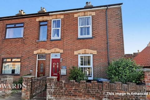 3 bedroom end of terrace house for sale, Beach Road, Caister-on-sea