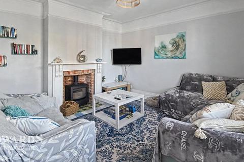 3 bedroom end of terrace house for sale, Beach Road, Caister-on-sea