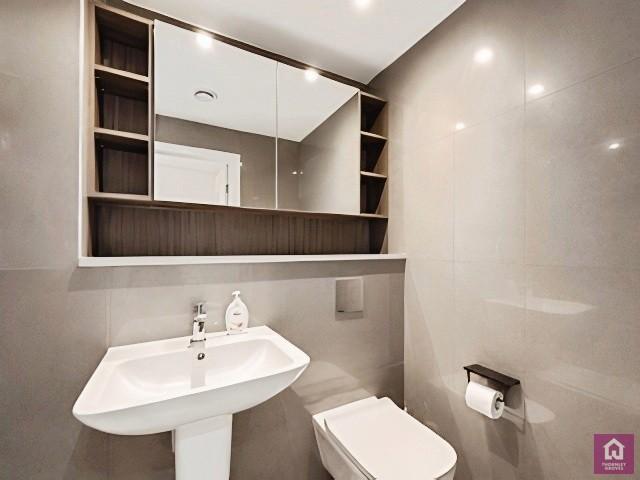 Apartment in Manchester, City Centre - View 5