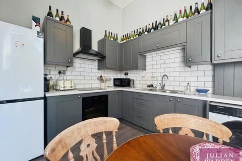 2 bedroom flat to rent, Heaton Moor Road, Heaton Moor, Stockport, SK4
