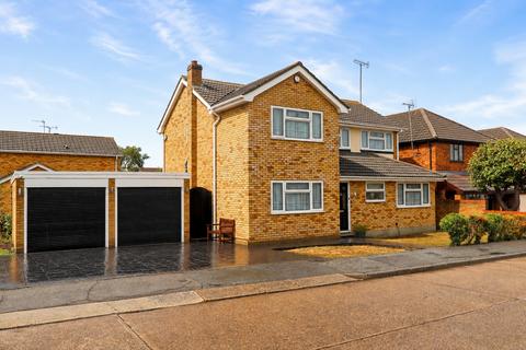 4 bedroom detached house for sale, Tudor Way, Wickford, Essex, SS12