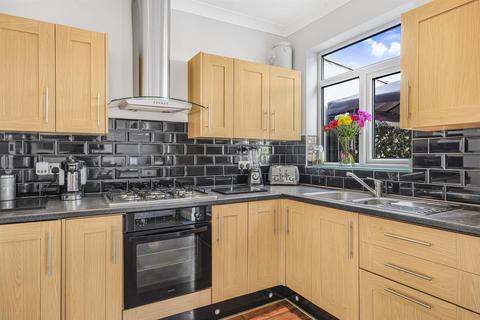 4 bedroom terraced house for sale, Rushcroft Road, London E4