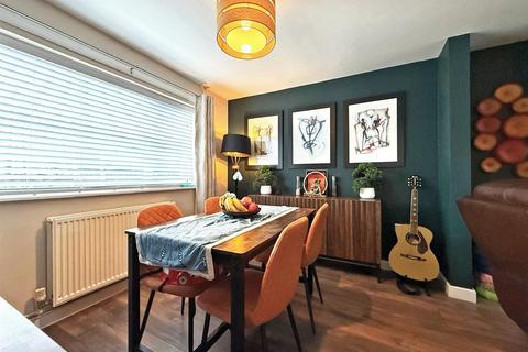 3 bedroom semi-detached house for sale, Connynger Crescent, Monkmoor, Shrewsbury