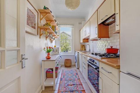 2 bedroom flat for sale, Tredown Road, Sydenham, London