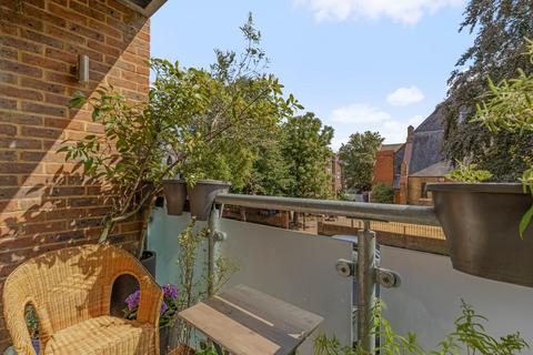 2 bedroom flat for sale, Trewsbury Road, Sydenham, London