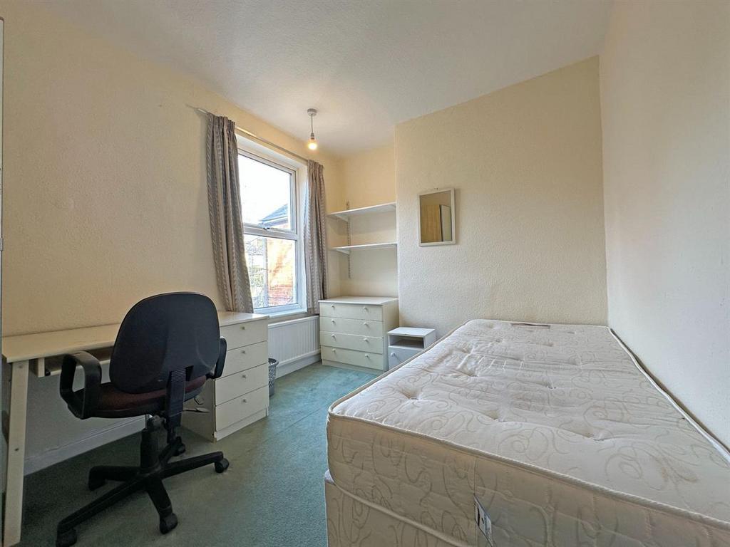 House in Nottingham - View 4