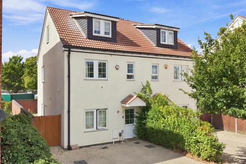 3 bedroom semi-detached house for sale, Whittle Road, Basildon SS14