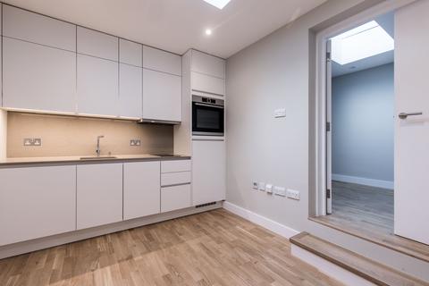 Studio to rent, at London, Belsize Lane NW3