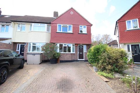 Pembury Avenue, Worcester Park KT4