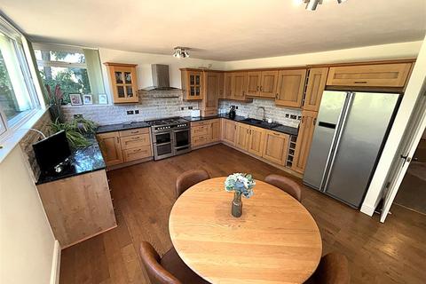 2 bedroom ground floor flat for sale, Florida Court, 76 Westmoreland Road, Bromley