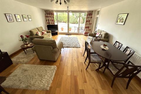2 bedroom ground floor flat for sale, Florida Court, 76 Westmoreland Road, Bromley