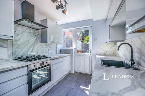 3 bedroom semi-detached house to rent, Kirkby Avenue, DE7