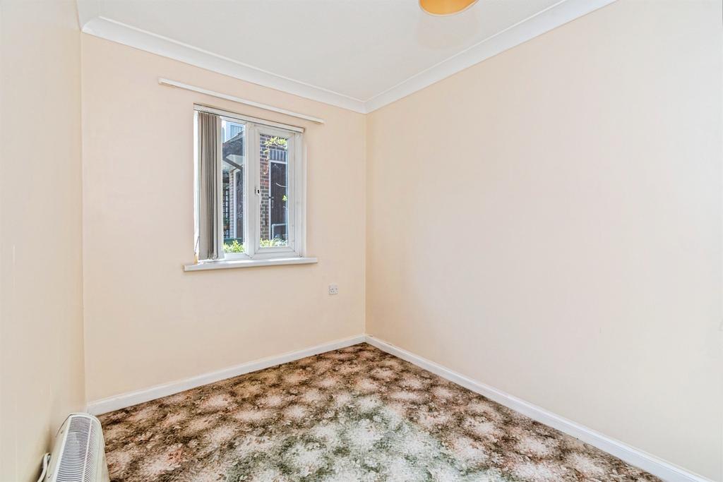 House in Eastleigh, Chartwell Green, West End - More