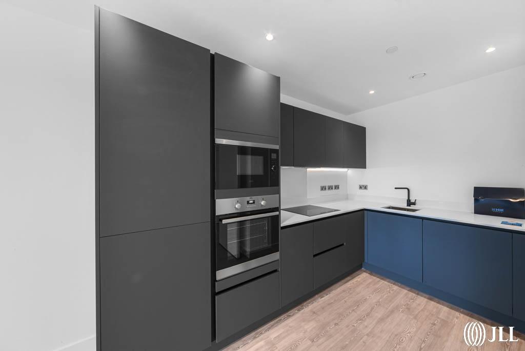 Apartment in Brentford - View 2