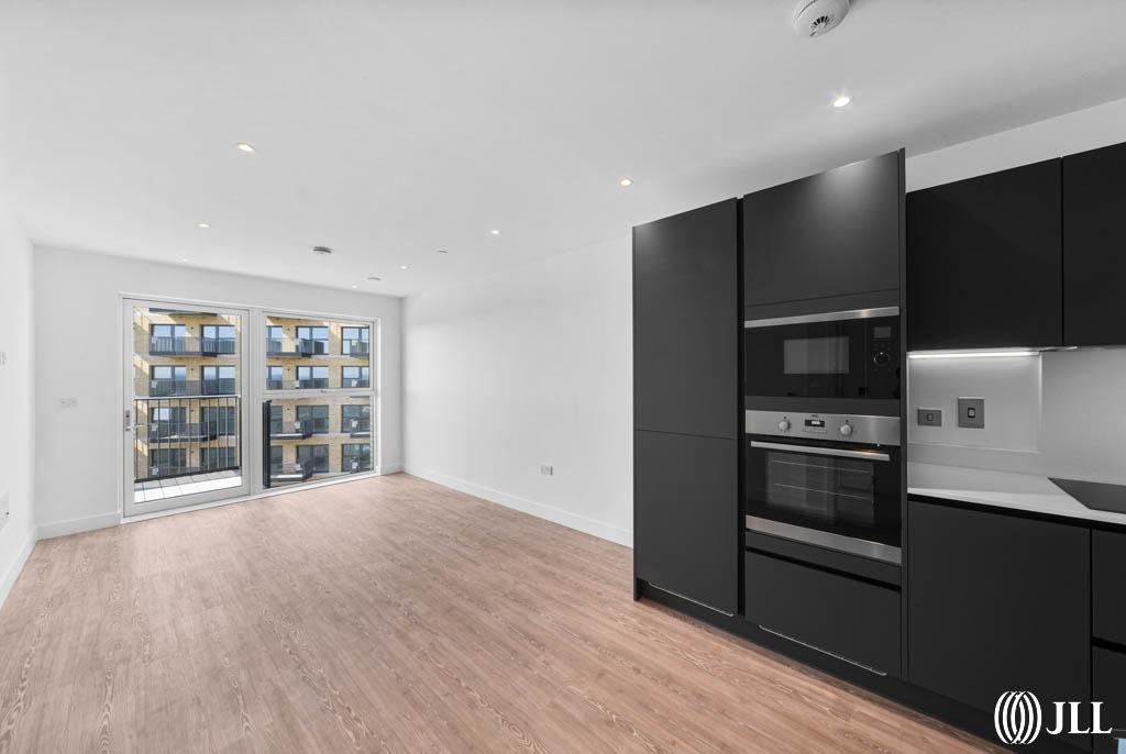 Apartment in Brentford - View 3