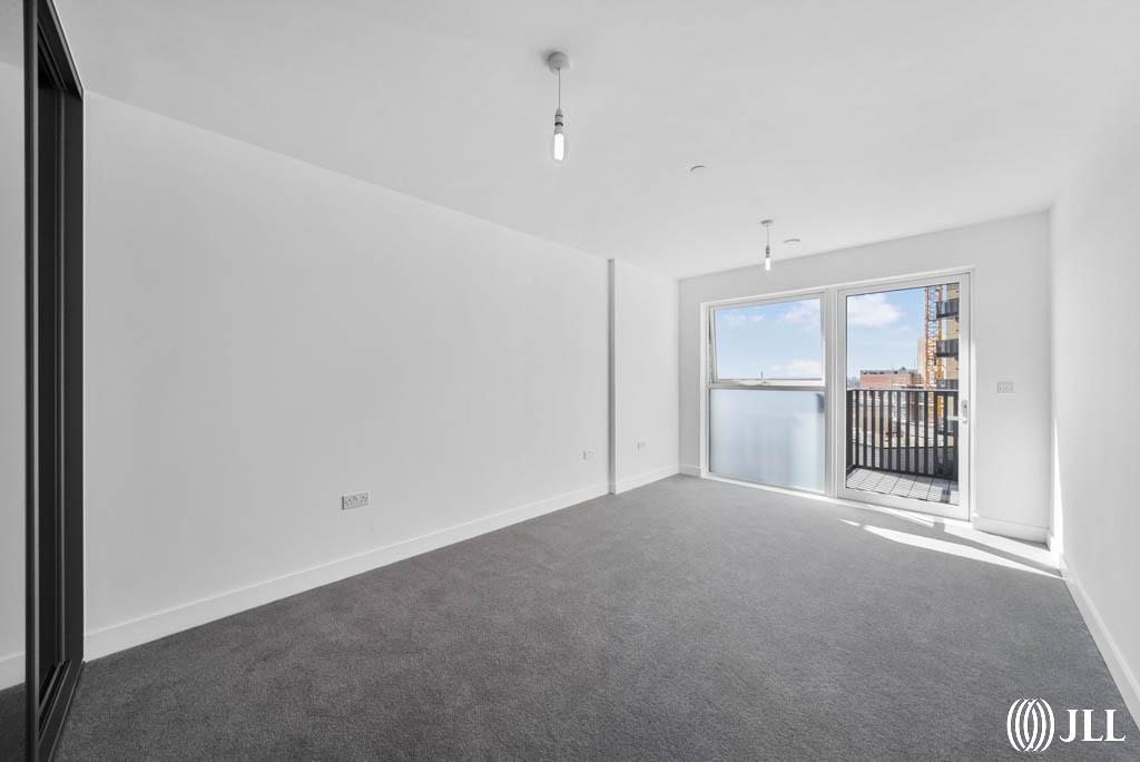 Apartment in Brentford - View 5