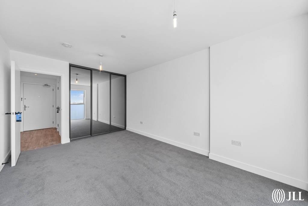 Apartment in Brentford - More
