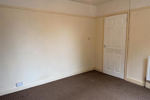 3 bedroom semi-detached house to rent, Sutton Road, Leicester