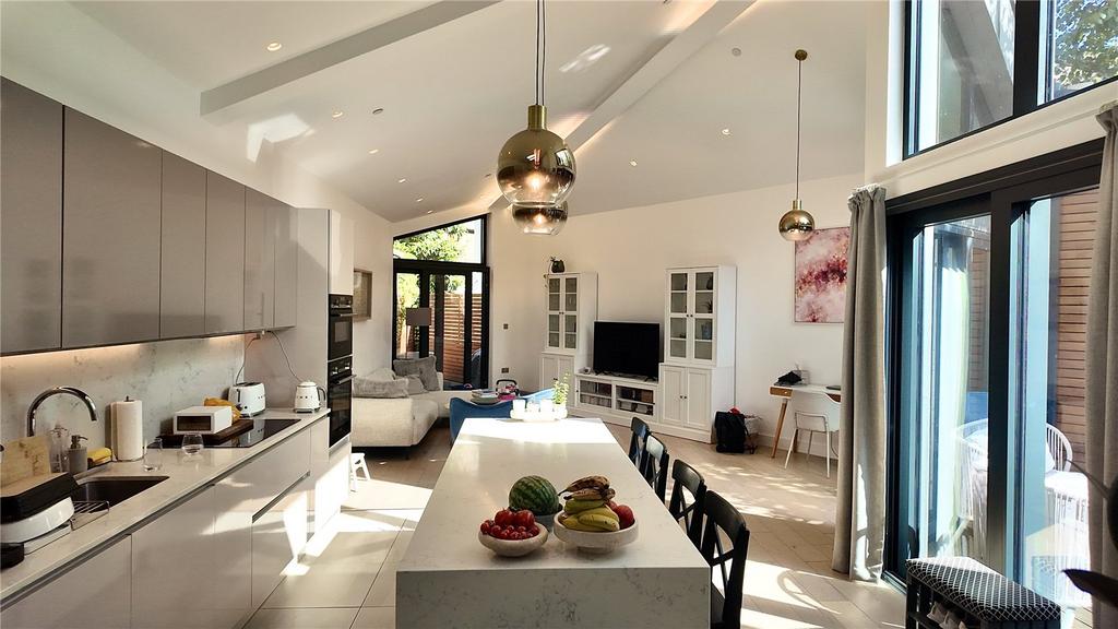 House in London - View 2
