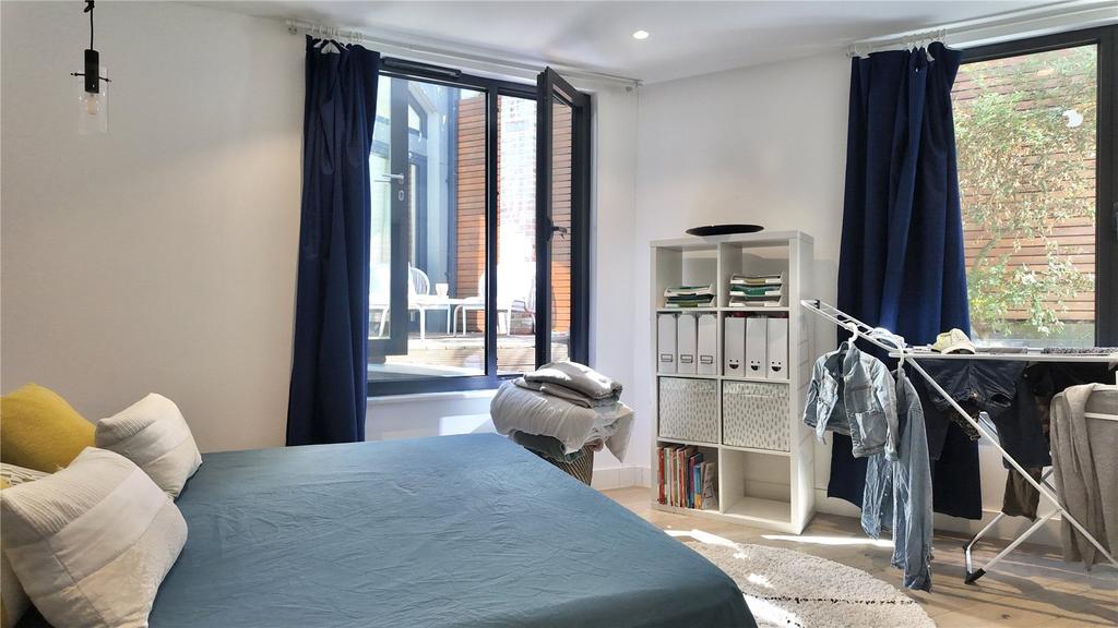House in London - View 5