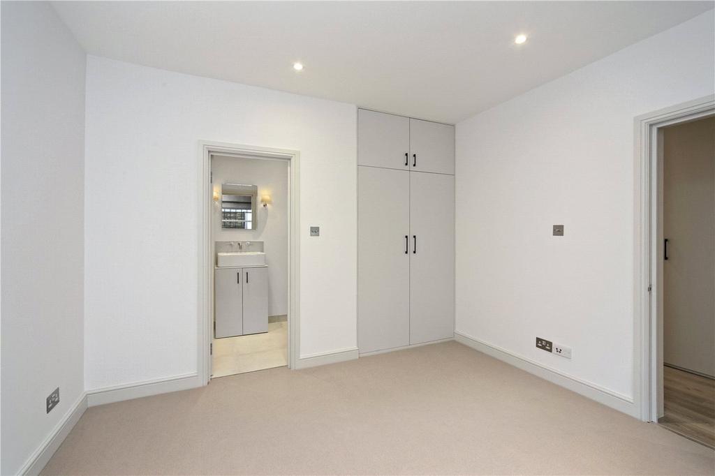 Apartment in West Kensington - View 5