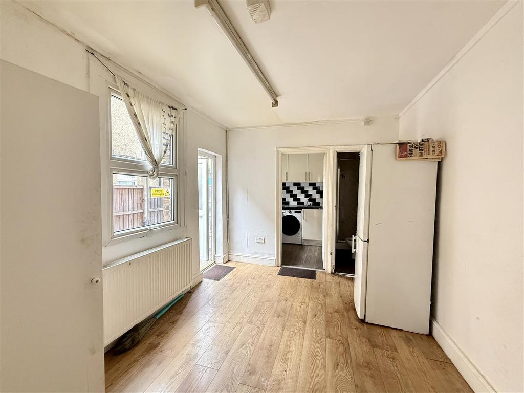 House in Harrow - View 3