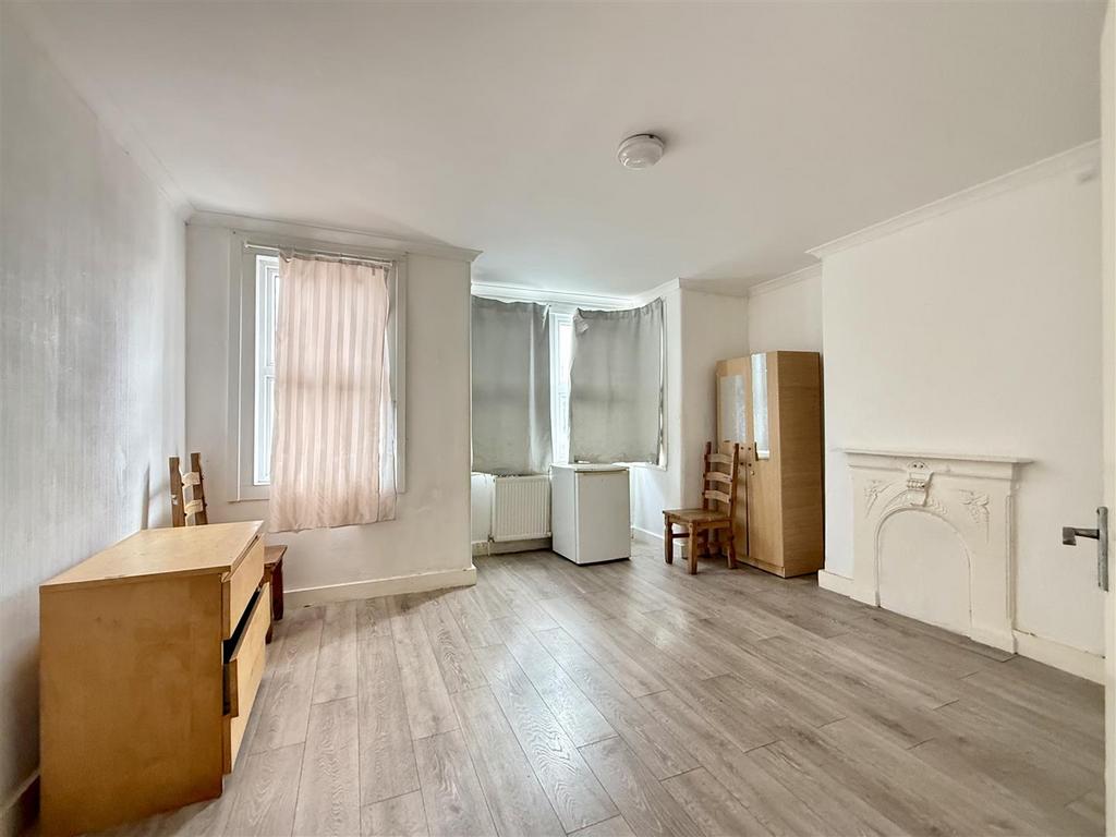 House in Harrow - View 4