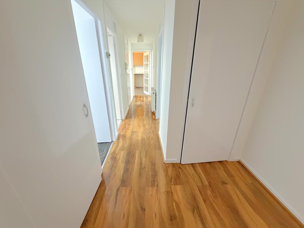 Apartment in East Kilbride, South Lanarkshire - View 2